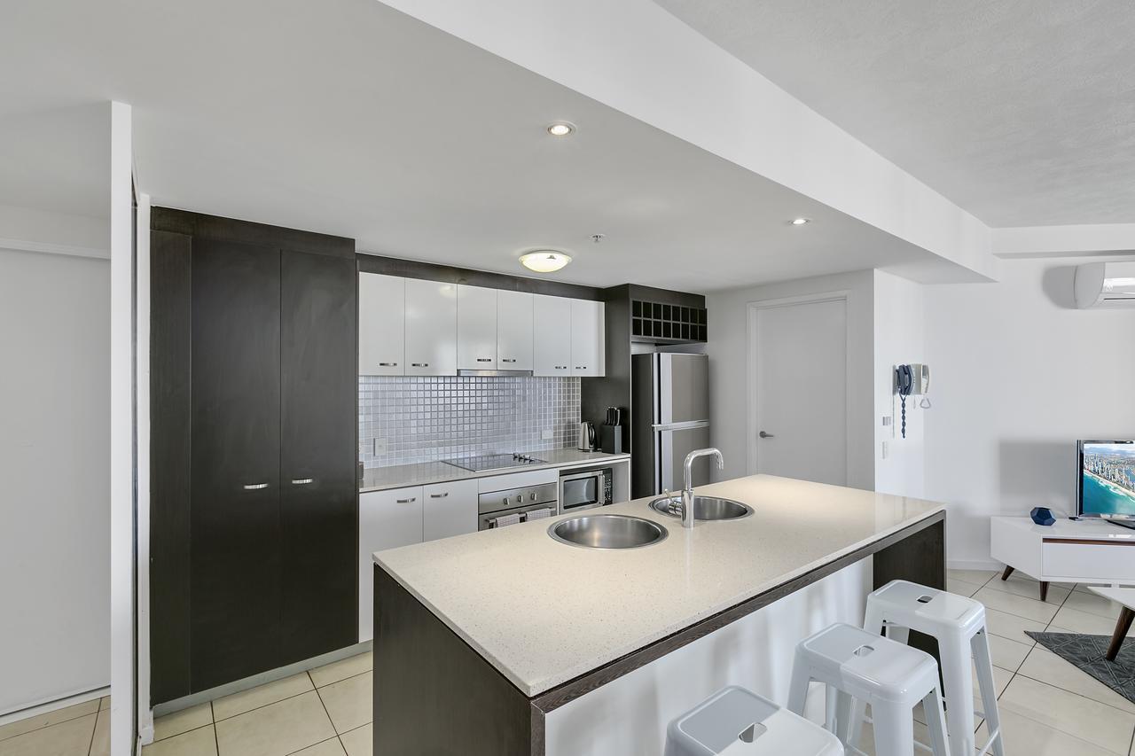 Wings Resort, And 2 Story Penthouses - We Accommodate Gold Coast